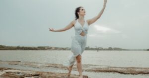 découvrez notre collection de robes aqua, alliant élégance et fraîcheur. parfaites pour les occasions spéciales ou les sorties estivales, ces robes légères et confortables vous mettront en valeur avec style. explorez les nuances apaisantes de l'aqua et trouvez la robe idéale pour votre garde-robe.
