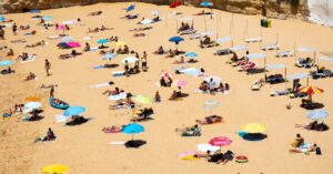 découvrez notre collection de serviettes de plage au design élégant et aux matériaux absorbants, parfaites pour vos journées ensoleillées au bord de la mer. profitez du confort et du style tout en restant au sec !
