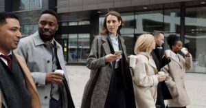 découvrez notre collection de manteaux tendance, alliant style et confort pour toutes les saisons. trouvez le modèle parfait qui vous accompagnera dans vos aventures urbaines ou vos sorties décontractées. style chic ou décontracté, il y en a pour tous les goûts !