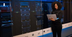 découvrez comment optimiser la gestion des données pour améliorer la prise de décision au sein de votre entreprise. apprenez les meilleures pratiques, les outils et les stratégies de data management pour garantir la sécurité, la qualité et l'accessibilité de vos données.