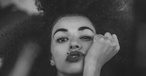 découvrez notre sélection de faux piercings tendance et sans douleur. parfaits pour ajouter une touche d'originalité à votre style sans engagement. explorez notre collection et osez le look audacieux !