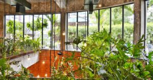 découvrez l'architecture verte, un concept innovant alliant durabilité et esthétiques modernes. explorez les techniques éco-responsables et les matériaux durables qui transforment notre manière de construire tout en respectant l'environnement.