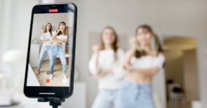 découvrez comment l'influenceur marketing transforme les marques et les entreprises en tirant parti de l'authenticité et de l'engagement des influenceurs. apprenez à maximiser votre portée et à établir des connexions authentiques avec votre public grâce à des stratégies efficaces.