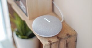 découvrez l'internet des objets (iot) et son impact révolutionnaire sur notre quotidien. explorez comment les objets connectés améliorent l'efficacité, la sécurité et le confort dans divers domaines, de la maison intelligente à l'industrie 4.0.