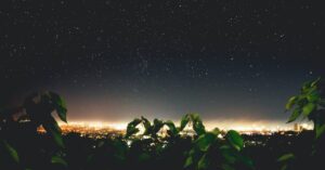 découvrez notre sélection de lampes nocturnes pour illuminer vos nuits avec douceur. parfaites pour la chambre des enfants ou pour créer une ambiance apaisante, nos night lights apportent confort et sécurité tout en décorant votre espace.