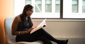 découvrez notre sélection d'accessoires de lecture pour améliorer votre expérience littéraire. lunettes, lampes de lecture, marque-pages et plus encore pour plonger dans vos livres préférés avec confort et style.
