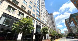 découvrez les dernières tendances de l'immobilier, l'évolution du marché, les prix, et les conseils d'experts pour investir ou acheter en 2024.